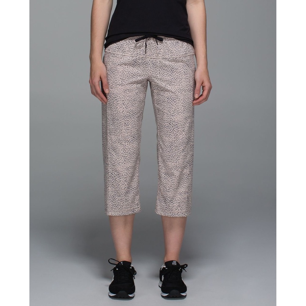 Lululemon Step Lively Swift Cropped Pants Cheetah Print Blush Pink Black Size 8